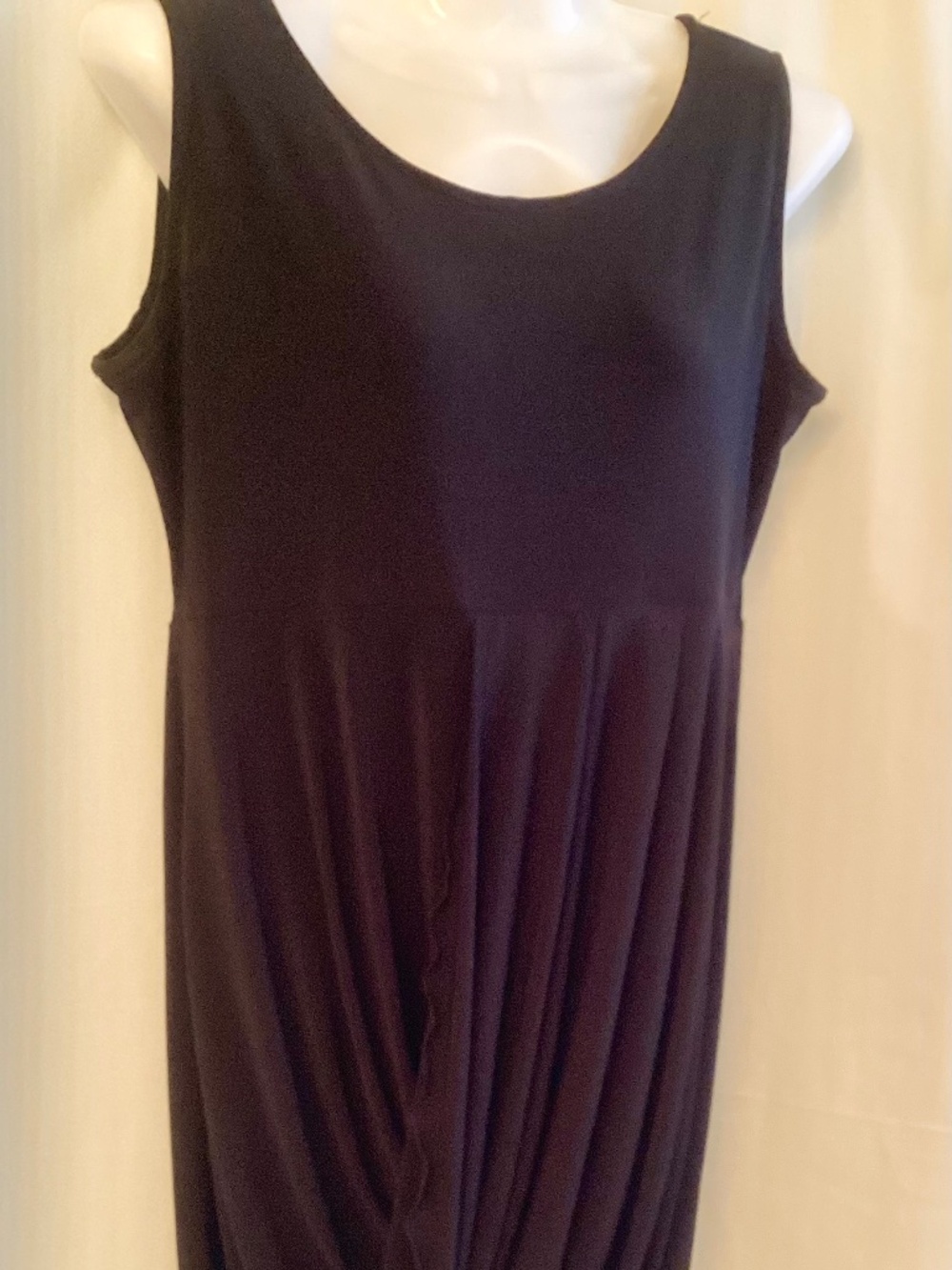 JOSEPH RIBKOFF… Elegant black dress, ruched front hem, slinky, size 12